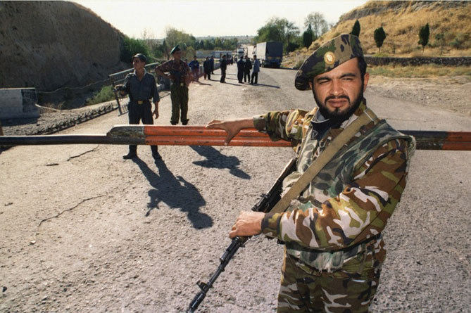 Киргизия охраняет границу с Узбекистаном в усиленном режиме