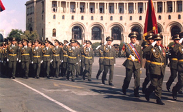 Парад к 15-летию основания Военного института Минобороны Армении проходит в Ереване