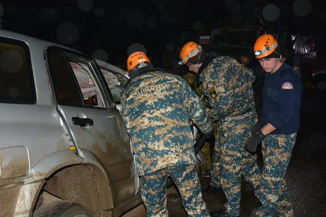 В Арцахе произошло ДТП с участием машины российских миротворцев. Погибли два человека (ФОТО) В Арцахе произошло ДТП с участием машины российских миротворцев. Погибли два человека (ФОТО)