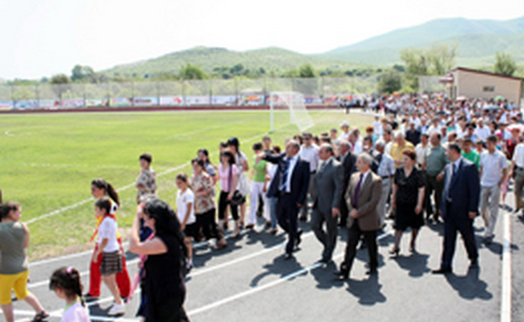 Президент НКР участвовал в открытии нового стадиона в райцентре Аскеран