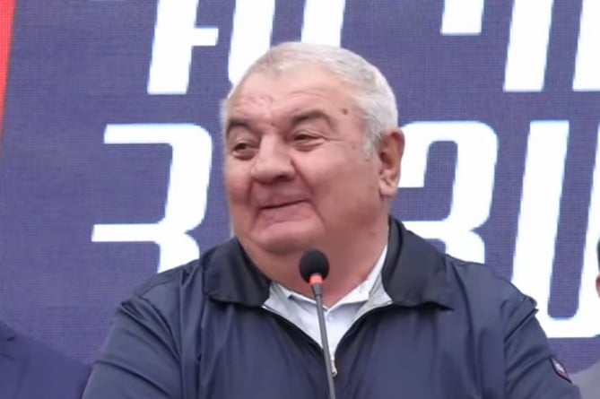 "Мы не встанем на колени ни перед кем": генерал Хачатуров считает невозможной новую войну 