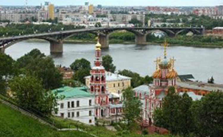 Храм XVI века в центре Новгорода стал ночлежкой для бомжей Храм XVI века в центре Новгорода стал ночлежкой для бомжей