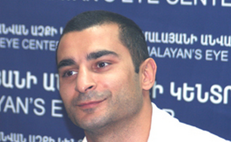 Դարչինյանի և Մարեսի հանդիպումը կկրկնվի 2011 թվականի վերջին. թերթ Դարչինյանի և Մարեսի հանդիպումը կկրկնվի 2011 թվականի վերջին. թերթ