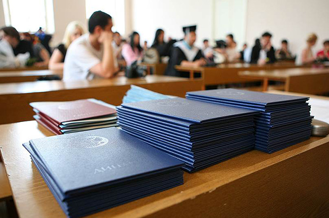 Գյումրիում ապօրինի կերպով պետական դիպլոմներ են տրվել. ՄԱՆՐԱՄԱՍՆԵՐ