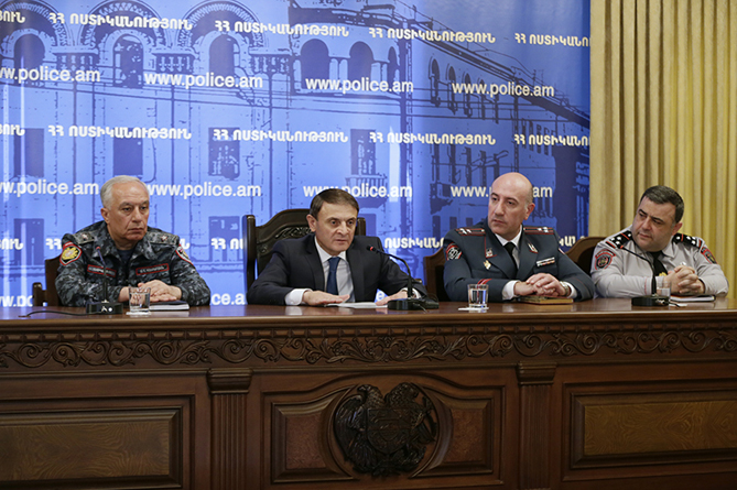 Глава полиции Армении представил двух новых заместителей и определил приоритетные задачи (ВИДЕО) Глава полиции Армении представил двух новых заместителей и определил приоритетные задачи (ВИДЕО)