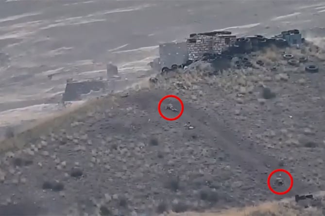 «Паническое бегство врага»: Минобороны Армении опубликовало кадры с поля боя в Арцахе (ВИДЕО)