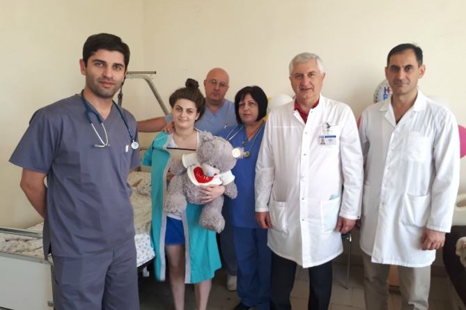 Армянские врачи поставили на ноги пострадавшую в ДТП в Грузии в день ее 17-летия