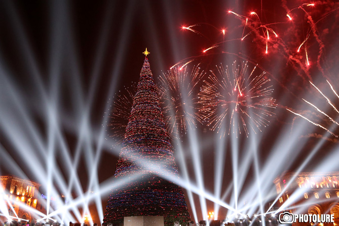 Только елка: Ереван скромно отпразднует начало 2022 года
