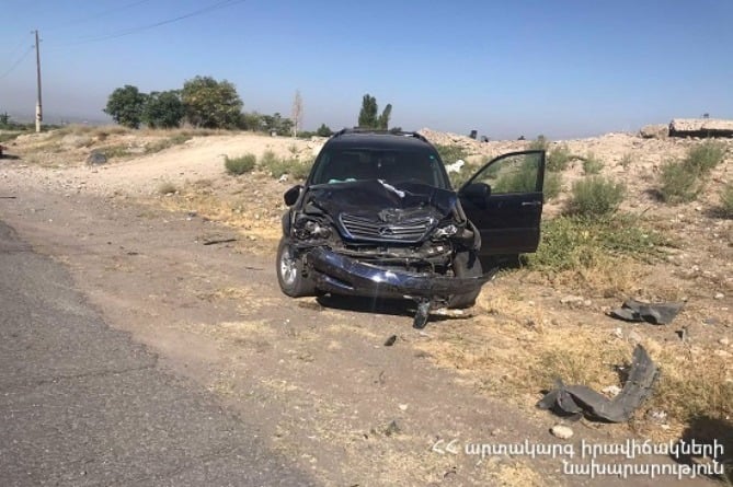 Արարատի մարզում բախվել են ՎԱԶ 07–ն ու Lexus–ը, 07–ի վարորդը տեղում մահացել է Արարատի մարզում բախվել են ՎԱԶ 07–ն ու Lexus–ը, 07–ի վարորդը տեղում մահացել է