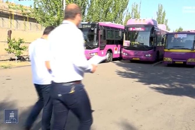 Восемь автобусов в Ереване сняты с маршрута на сутки из-за нарушений "антикоронавирусной" безопасности (ВИДЕО)