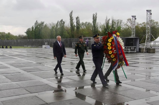 Посол России в Армении почтил память жертв Геноцида армян (ФОТО) Посол России в Армении почтил память жертв Геноцида армян (ФОТО)