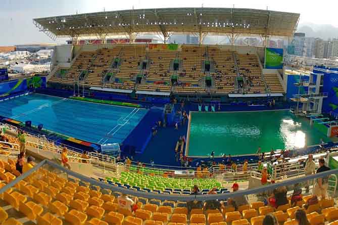 Олимпийский бассейн в Рио позеленел