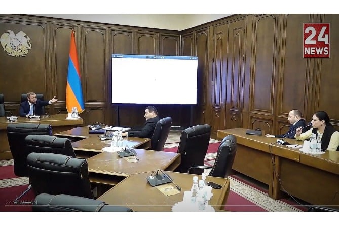 Между провластными и оппозиционными депутатами произошла очередная словесная перепалка Между провластными и оппозиционными депутатами произошла очередная словесная перепалка
