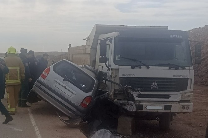В Армении один человек погиб, двое пострадали из-за столкновения автомобиля с грузовиком