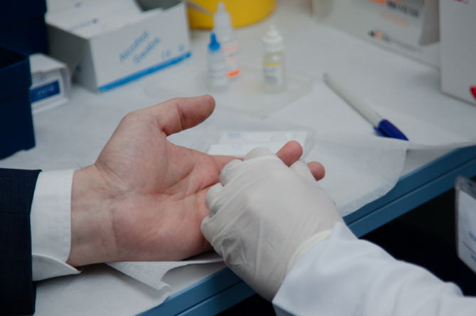 Более половины ВИЧ-инфицированных в Армении не знают о своем диагнозе Более половины ВИЧ-инфицированных в Армении не знают о своем диагнозе