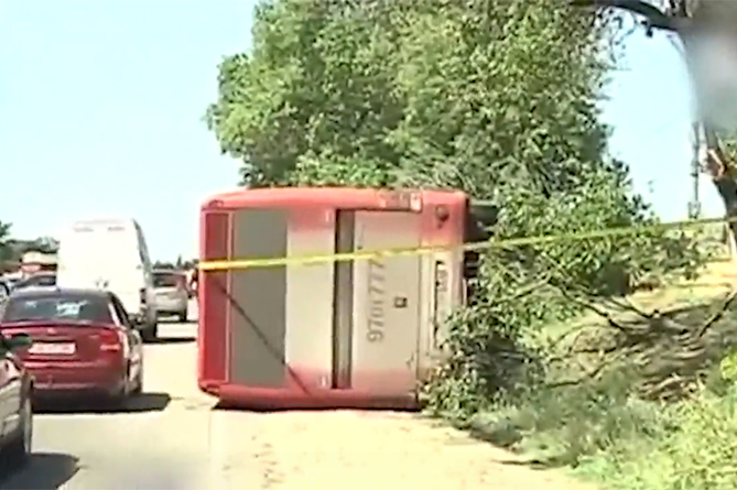В сети появилось видео с места аварии автобуса Москва-Ереван близ Марнеули