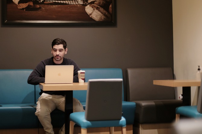 Ուշադրություն դարձրեք բաժանորդների կարծիքին և մի տնտեսեք հզոր տեխնիկայի վրա. լավ վիդեոբլոգինգի կանոնները