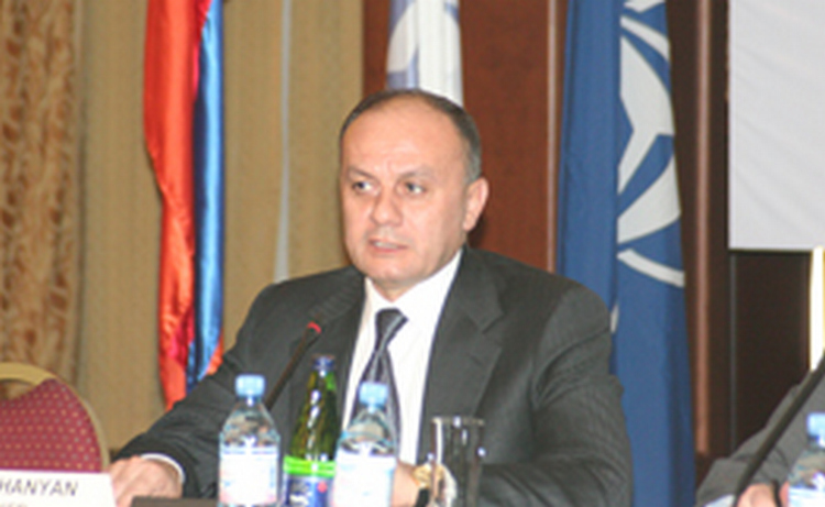 Минобороны Армении намерено использовать соцсети и блоги для информирования общества - Оганян