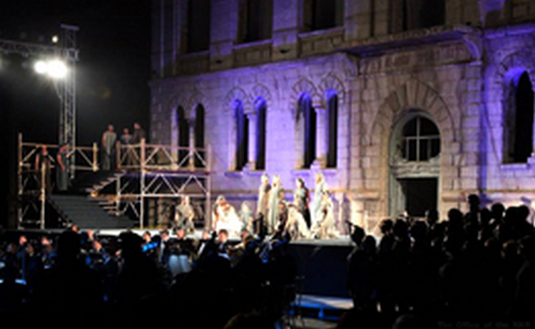 Президент НКР присутствовал на постановке оперы «Арцваберд» в Шуши