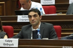 Հակոբ Սիմիդյանն ազատվել է Շրջակա միջավայրի նախարարի պաշտոնից, նրա փոխարեն նոր նախարար է նշանակվել