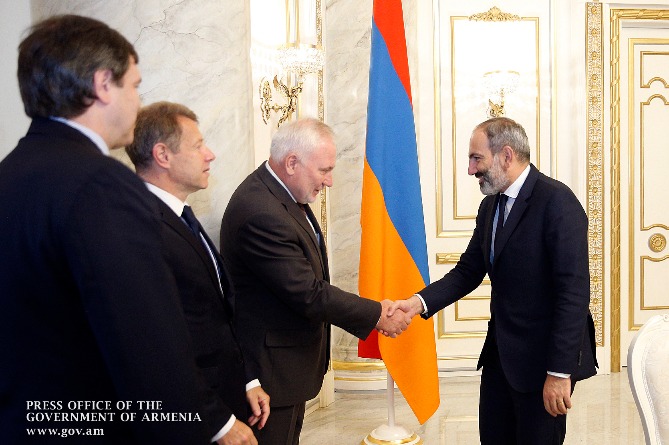 Համանախագահները Փաշինյանի հետ քննարկել են բանակցային գործընթացի առաջմղման համար համապատասխան մթնոլորտի ձևավորումը (ՖՈՏՈ) Համանախագահները Փաշինյանի հետ քննարկել են բանակցային գործընթացի առաջմղման համար համապատասխան մթնոլորտի ձևավորումը (ՖՈՏՈ)