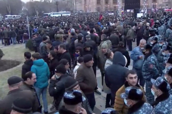 В Ереване стартовал созванный Пашиняном митинг к годовщине событий 1 марта (LIVE)