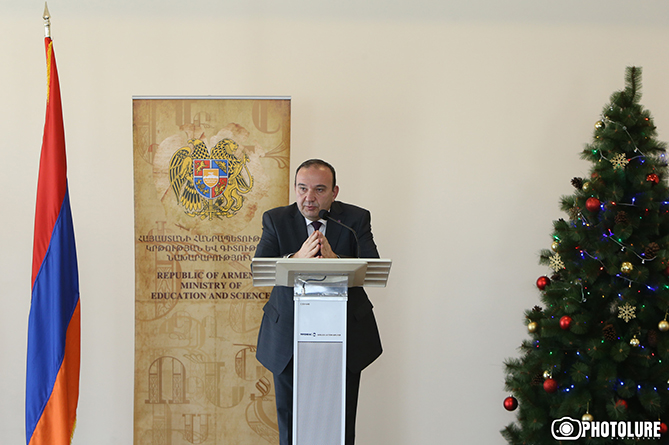 Министр образования и науки Армении рассказал, как и где он встретит Новый год