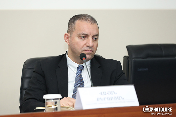 Ваан Керобян подал в отставку с должности министра экономики Армении Ваан Керобян подал в отставку с должности министра экономики Армении