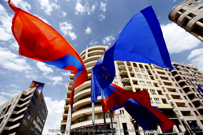 Երևանի կենտրոնում նշվել է Եվրոպայի օրը (ԼՈՒՍԱՆԿԱՐՆԵՐ) Երևանի կենտրոնում նշվել է Եվրոպայի օրը (ԼՈՒՍԱՆԿԱՐՆԵՐ)