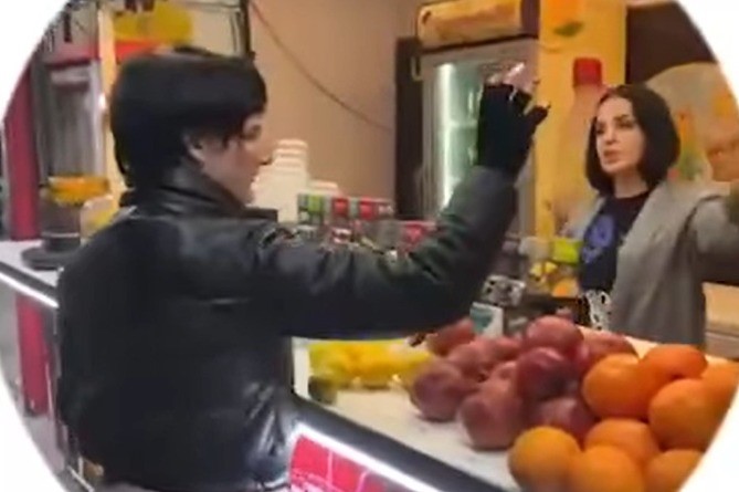 Двoe граждан России задержаны в Ереване за хулиганство.  Одна из них пожаловалась, что над ней издевались 