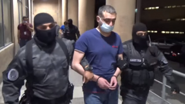 Ինչպես է Լևոն Սարգսյանը` «Ալրաղացի Լյովիկը», տեղափոխվում ոստիկանություն. կադրեր են հրապարակվել (ՎԻԴԵՈ)