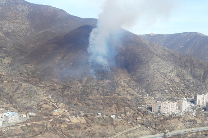 Пожар Капане, полыхавший три дня, удалось потушить. Сгорелa трава на 22 гектарах 