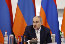 Пашинян поздравил сограждан с Международным днем труда и солидарности трудящихся, напомнив о важности знаний 