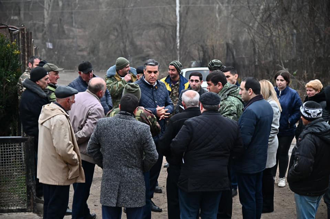 Азербайджанские военные на юге Армении напрямую угрожают детям. Омбудсмен подытожил визит в Сюник Азербайджанские военные на юге Армении напрямую угрожают детям. Омбудсмен подытожил визит в Сюник