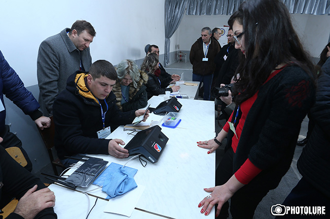 МОЛНИЯ! В парламент Армении проходят четыре политсилы - предварительные данные exit-poll