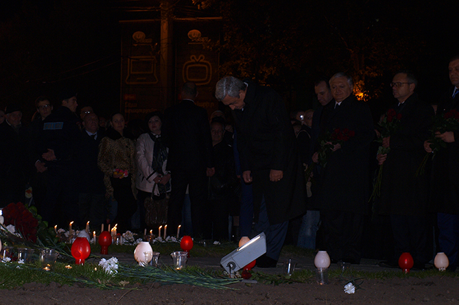 «Ֆրանսիայի համար» ակցիան Երևանում` Փարիզի ահաբեկության զոհերի հիշատակին-0