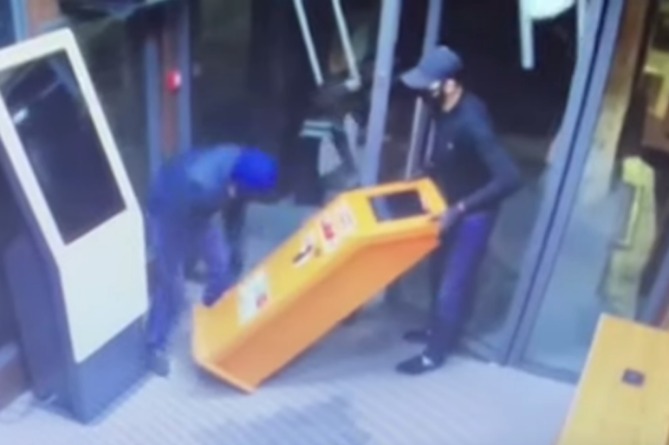 Էջմիածնում տերմինալների գողության դեպքեր են գրանցվել (ՎԻԴԵՈ)