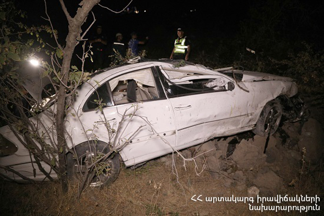 Автомобиль рухнул в ущелье в пригороде Еревана, есть погибший и пострадавшие Автомобиль рухнул в ущелье в пригороде Еревана, есть погибший и пострадавшие