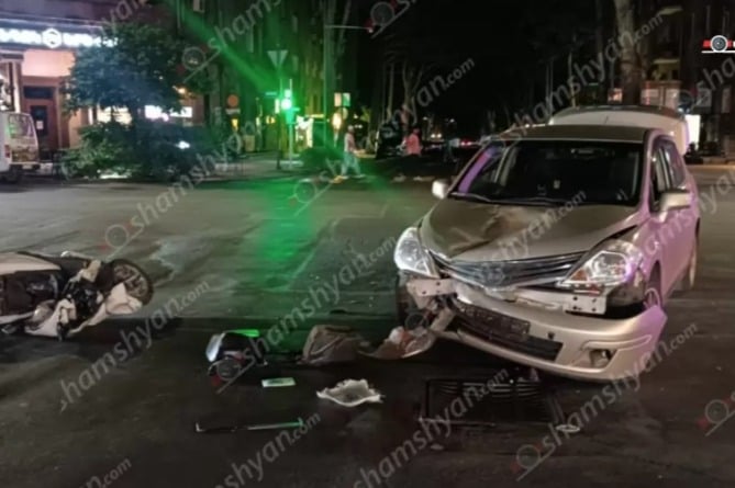 Երևանում բախվել են Nissan-ն ու Honda մոպեդը․ մոպեդավարը հոսպիտալացվել է Երևանում բախվել են Nissan-ն ու Honda մոպեդը․ մոպեդավարը հոսպիտալացվել է