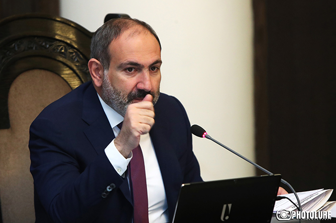 Пашинян прокомментировал документ о возможном сокращении 10 000 госслужащих в Армении