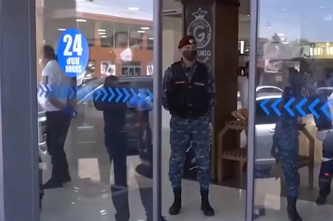 Работа популярного у туристов кафе-пекарни прекращена в Армении на сутки из-за нарушений правил при COVID-19 (ВИДЕО) Работа популярного у туристов кафе-пекарни прекращена в Армении на сутки из-за нарушений правил при COVID-19 (ВИДЕО)
