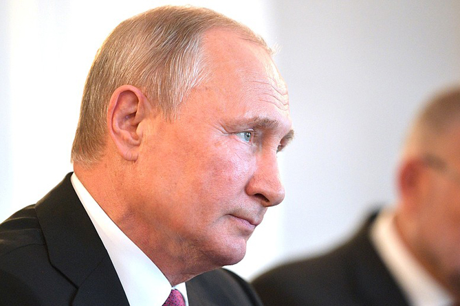 Путин отказался считать русский язык оружием, а предложил считать его инструментом мягкой силы 