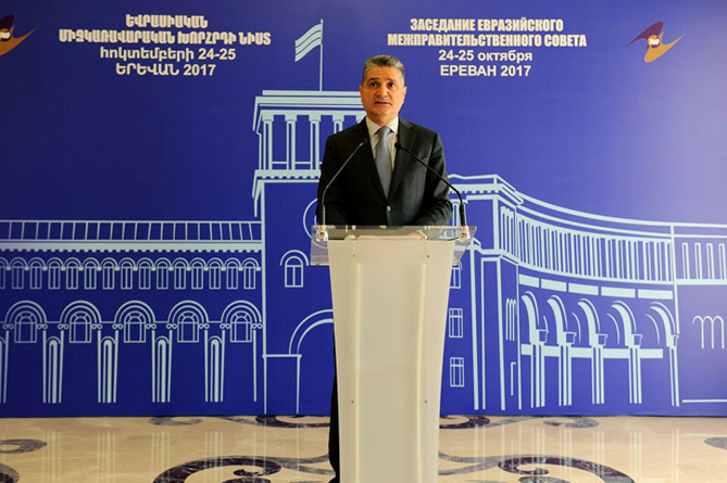 Страны ЕАЭС разработают соглашение о единых канонах по водительским правам – Саркисян 