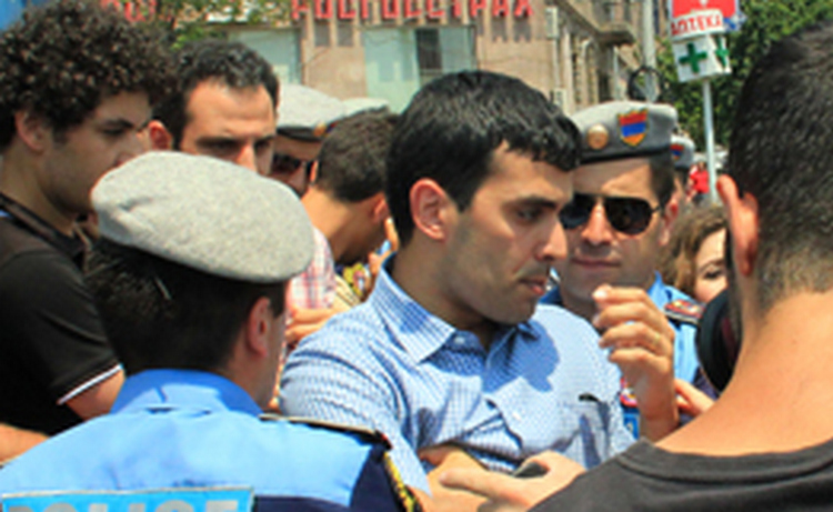 Власти Армении могут при желании за одну ночь погасить акции протеста против подорожания транспорта – Саакян