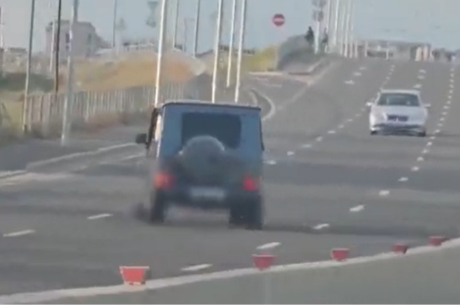 Երևանում Mercedes–ը երթևկում է հանդիպակաց գոտիով․ վարորդին հայտնաբերել են (ՎԻԴԵՈ)