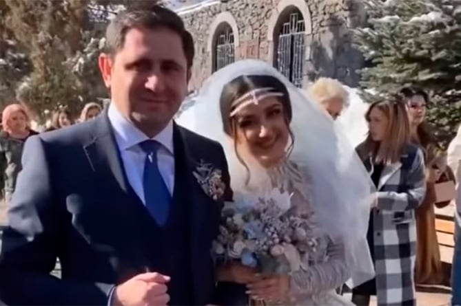 Այսօր Սուրեն Պապիկյանի հարսանիքն է, հրապարակվել է նրա հարսանեկան պարը (ՖՈՏՈ, ՎԻԴԵՈ) Այսօր Սուրեն Պապիկյանի հարսանիքն է, հրապարակվել է նրա հարսանեկան պարը (ՖՈՏՈ, ՎԻԴԵՈ)