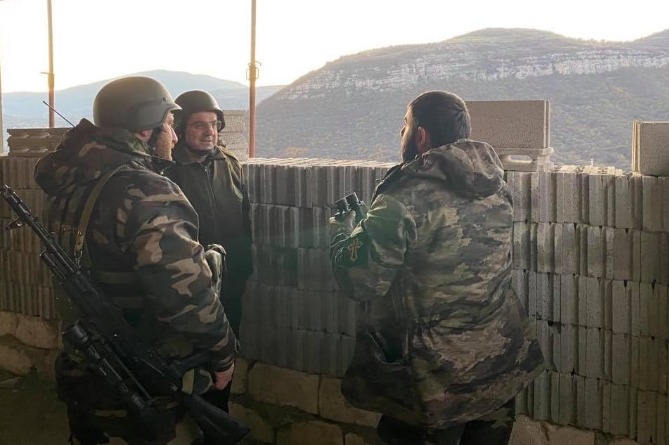 Президент Арцаха побывал на боевых позициях обороны Степанакерта (ФОТО)