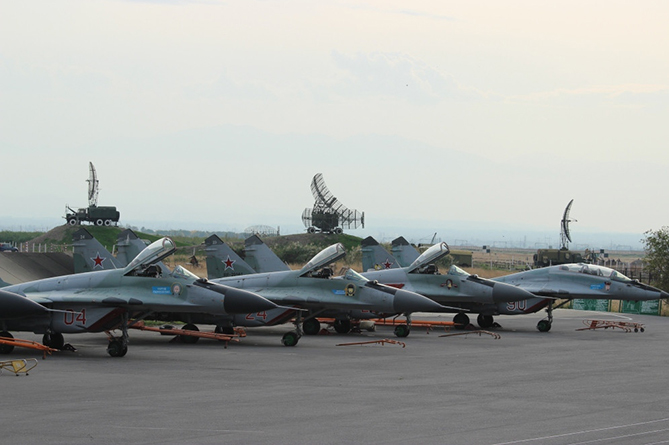 Армения не собирается открывать новую иностранную военную базу - глава Минобороны