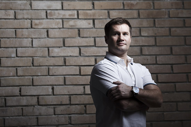 Гимнаст Немов подрался с активистами "Стопхама" в Москве (ВИДЕО)