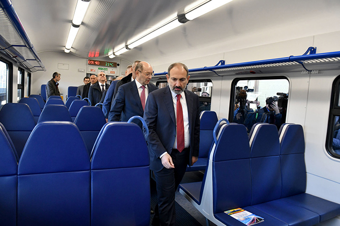Փաշինյանն առաջին անգամ արագընթաց գնացքով ուղևորվել է Գյումրի (ՖՈՏՈ, ՎԻԴԵՈ) Փաշինյանն առաջին անգամ արագընթաց գնացքով ուղևորվել է Գյումրի (ՖՈՏՈ, ՎԻԴԵՈ)
